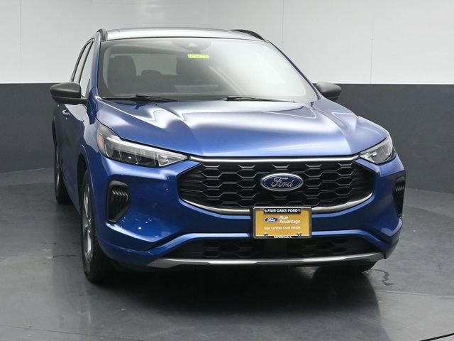 Certified 2023 Ford Escape ST-Line w/ Tech Pack #1 AWD/4WD image 2