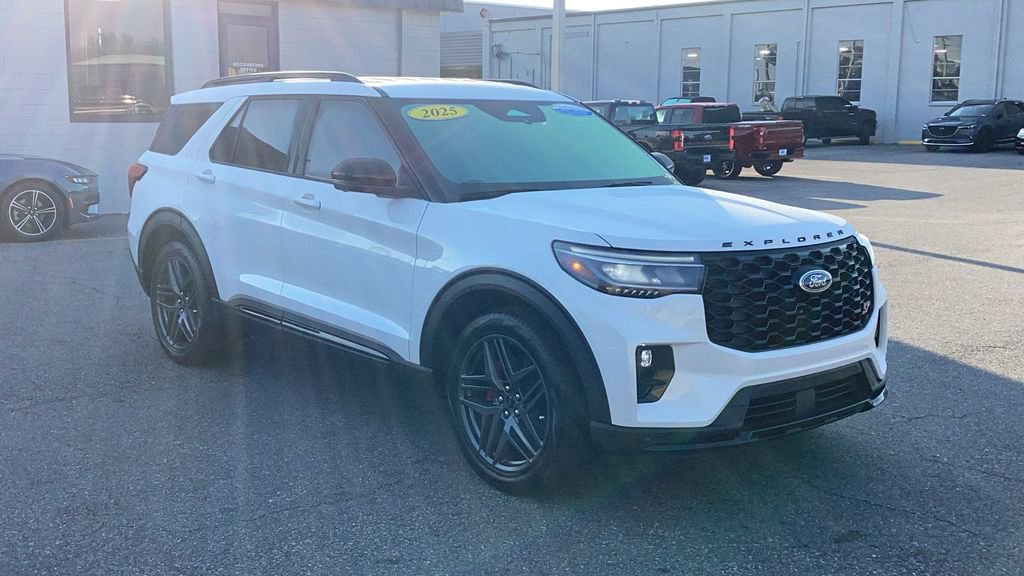 Certified 2025 Ford Explorer ST image 3