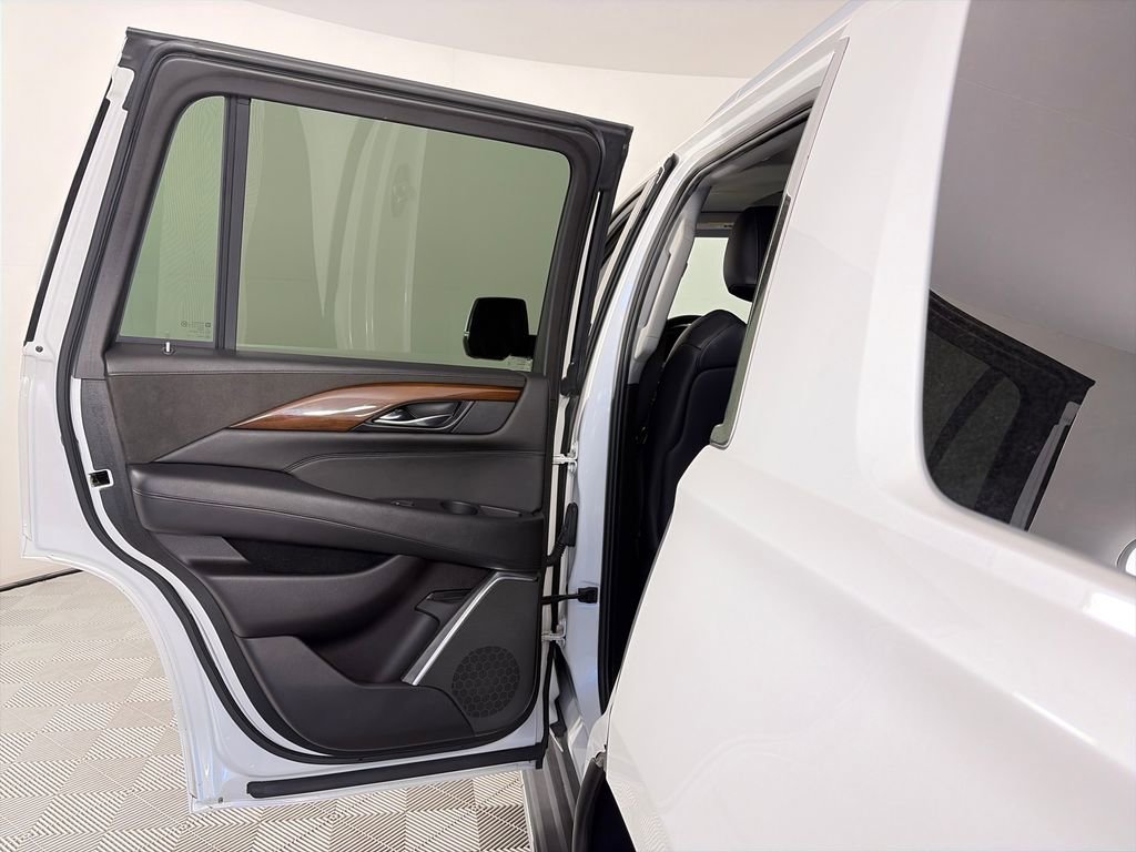 Used 2019 Cadillac Escalade Luxury AWD/4WD image 12