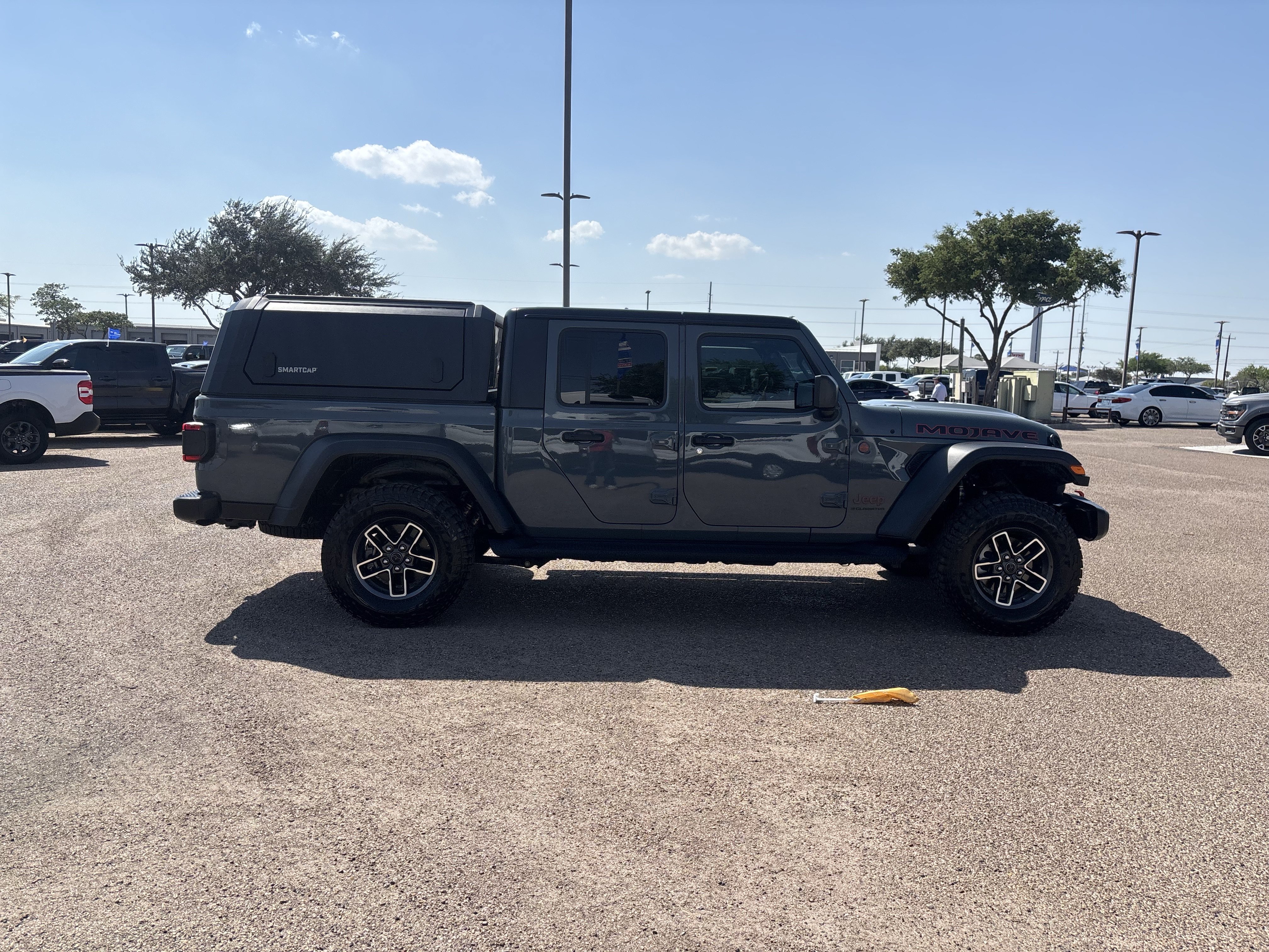 Used 2025 Jeep Gladiator Mojave AWD/4WD image 4