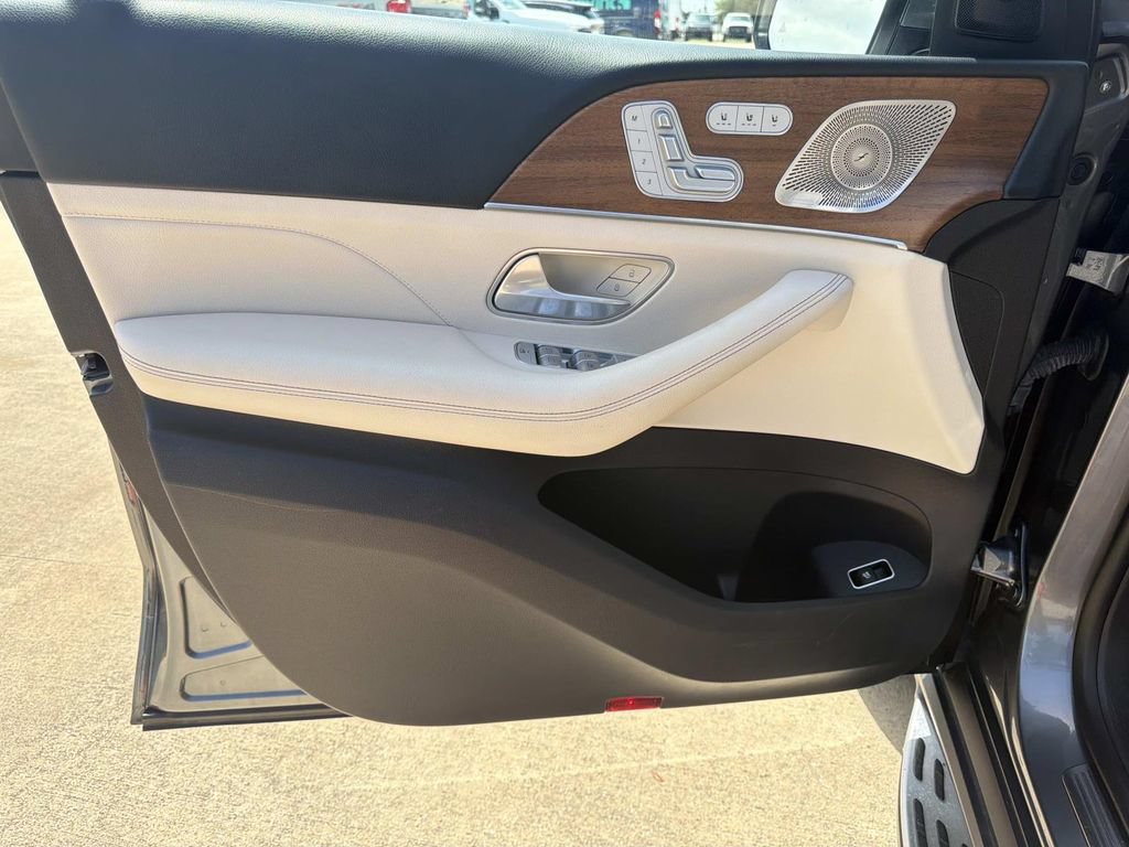 Used 2022 Mercedes-Benz GLS 450 4MATIC image 21