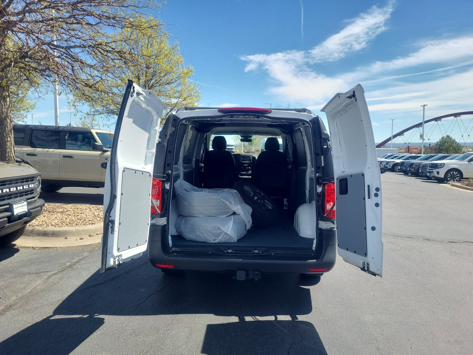 Used 2023 Mercedes-Benz Metris image 6