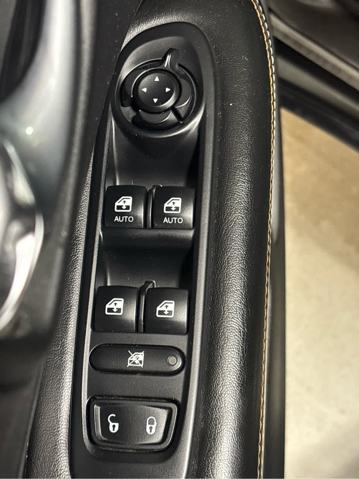 Used 2018 Jeep Compass Latitude w/ Cold Weather Group image 17