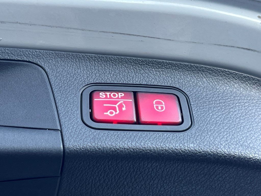 Used 2021 Mercedes-Benz GLA 250 4MATIC w/ Premium Package image 19