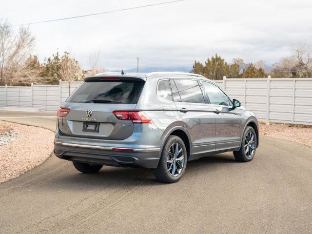 Used 2023 Volkswagen Tiguan SE w/ Panoramic Sunroof Package image 7