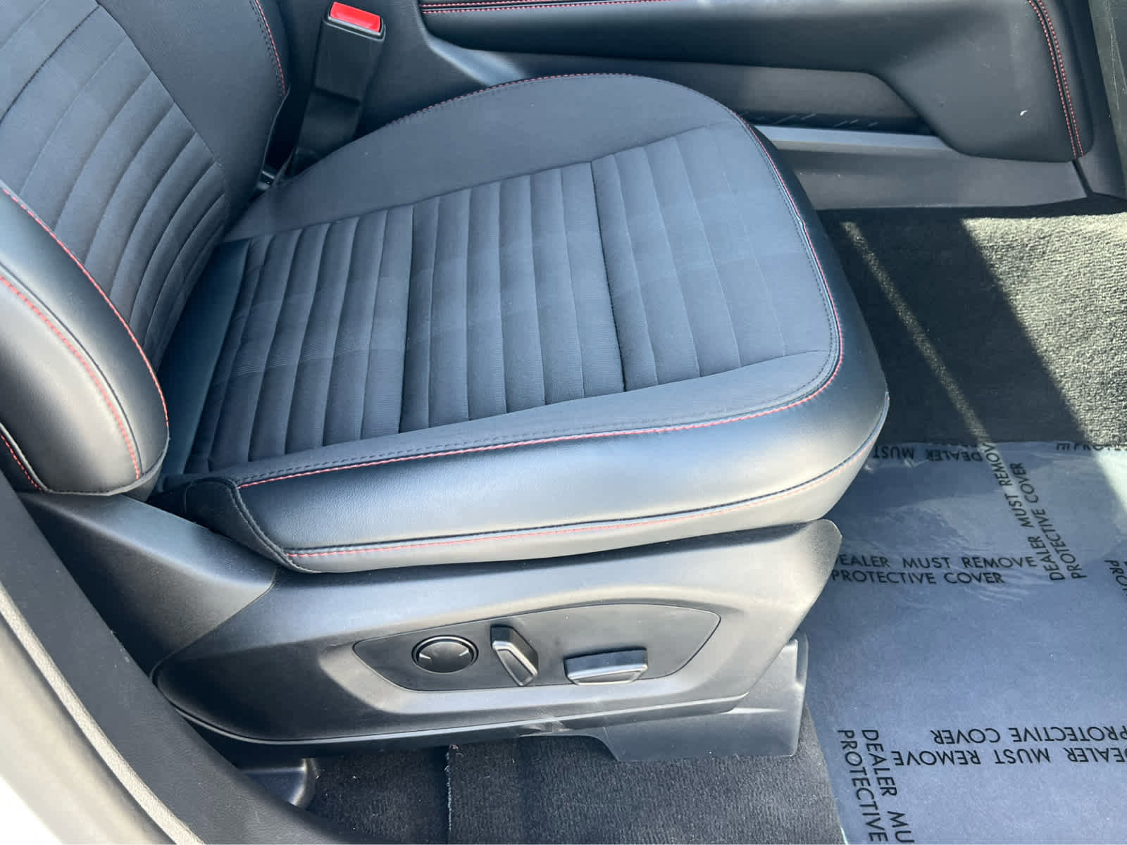 Certified 2025 Ford Explorer ST-Line w/ Premium Package AWD/4WD image 18