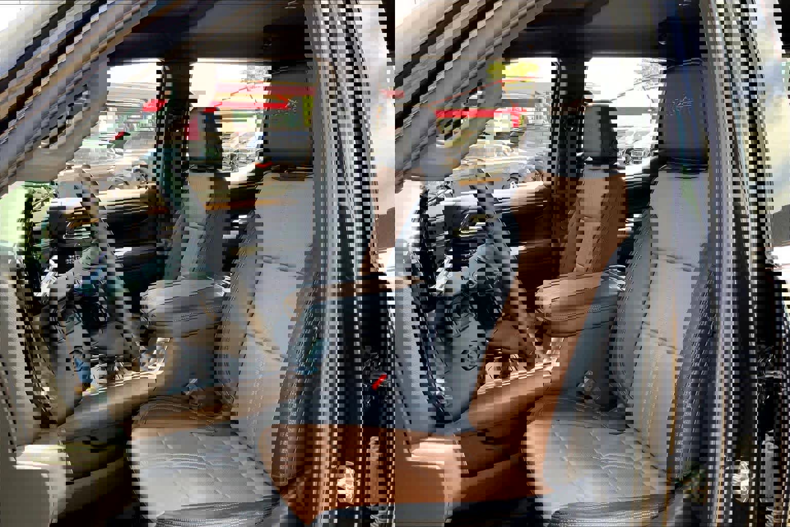 Used 2024 Chevrolet Silverado 1500 High Country w/ Technology Package AWD/4WD image 10