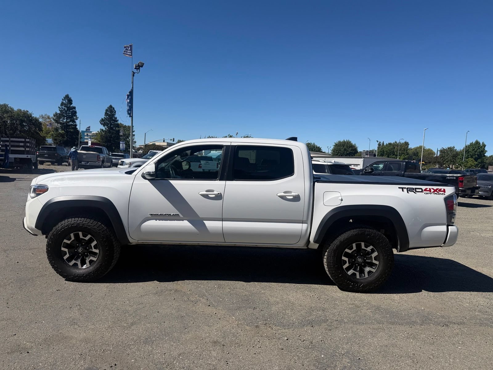 Used 2021 Toyota Tacoma TRD Off-Road w/ Technology Package AWD/4WD image 2