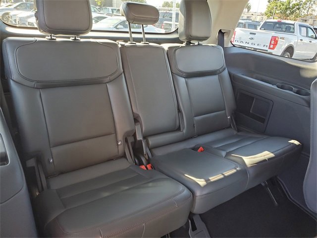 Certified 2025 Ford Expedition Active image 23