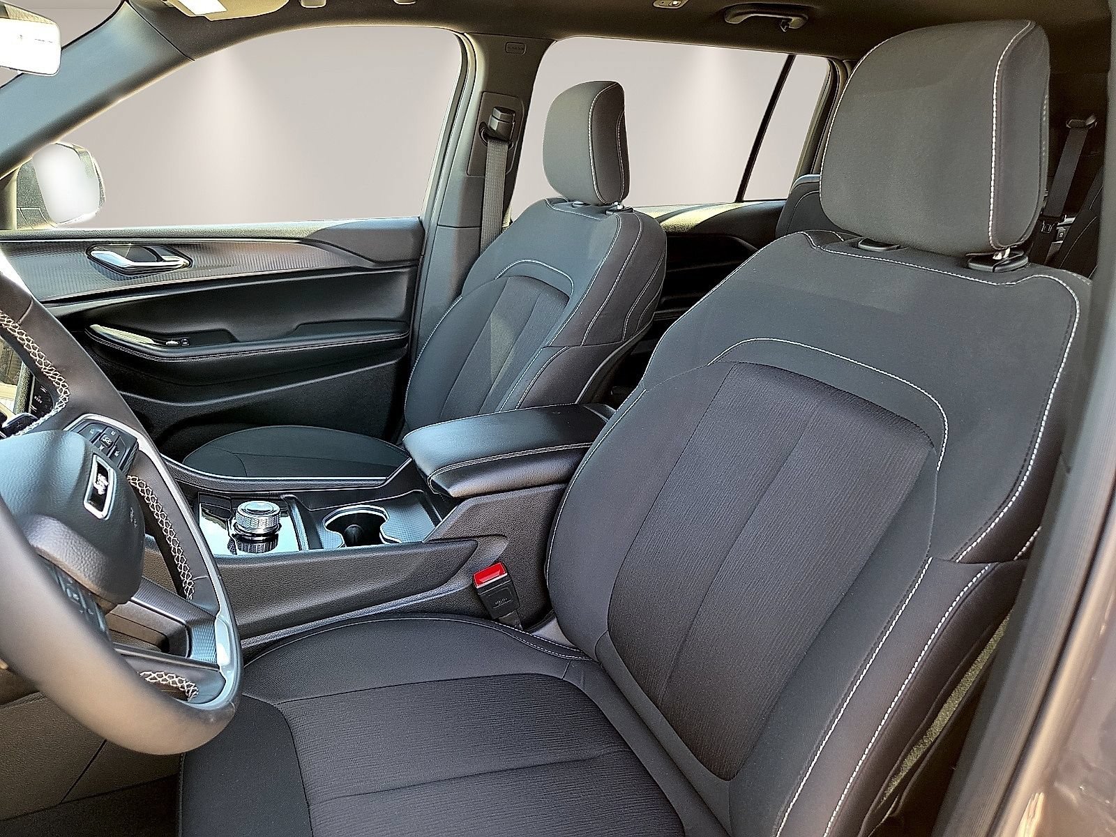 Used 2025 Jeep Grand Cherokee L Laredo RWD image 15