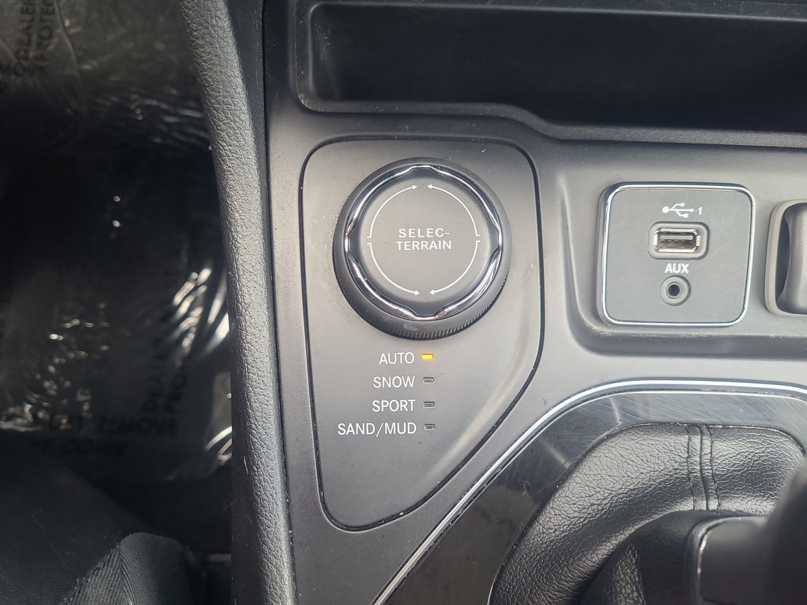 Used 2019 Jeep Cherokee Limited w/ Technology Group AWD/4WD image 33