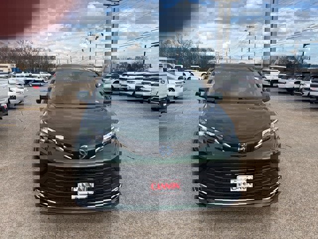 Used 2024 Toyota Sienna XLE image 9