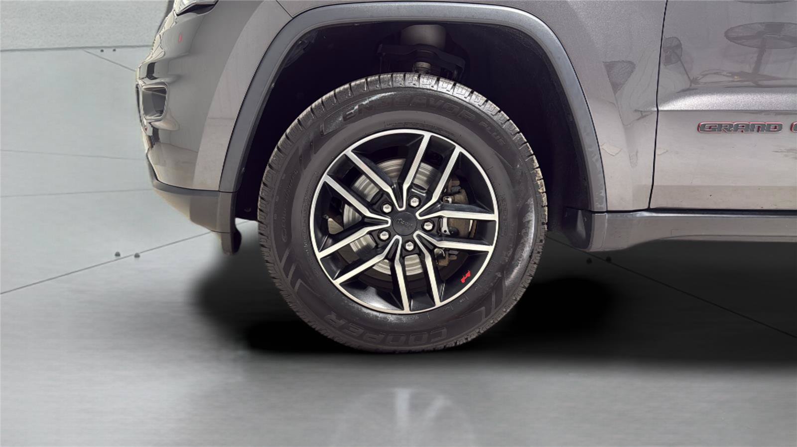 Used 2019 Jeep Grand Cherokee Trailhawk w/ Trailhawk Luxury Group AWD/4WD image 29