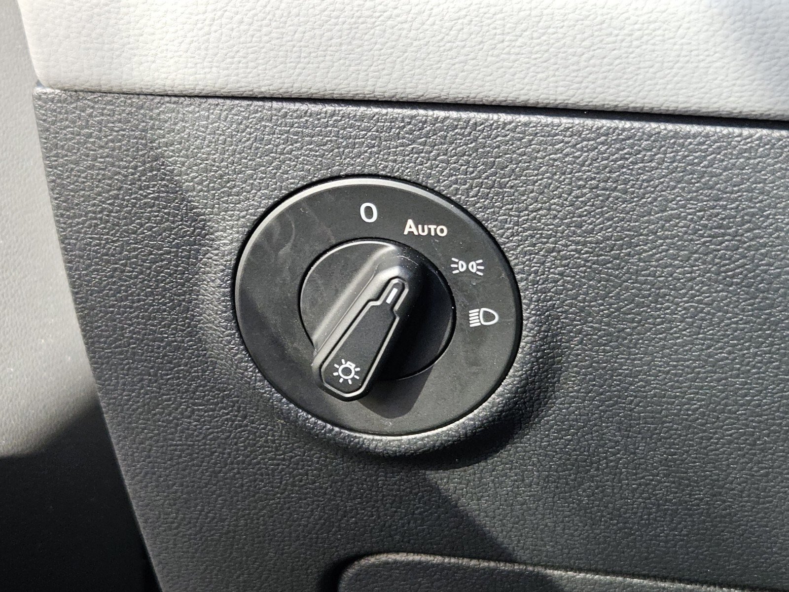 Used 2024 Volkswagen Taos SE image 23