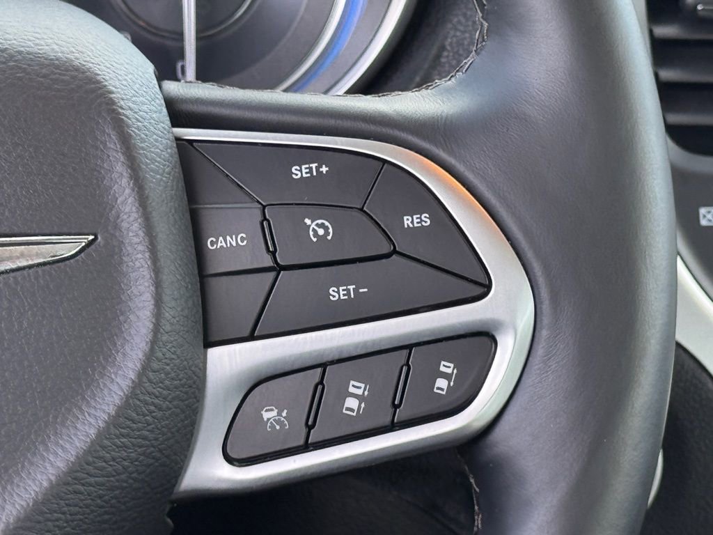 Used 2019 Chrysler 300 Limited w/ Safetytec Plus Group image 24