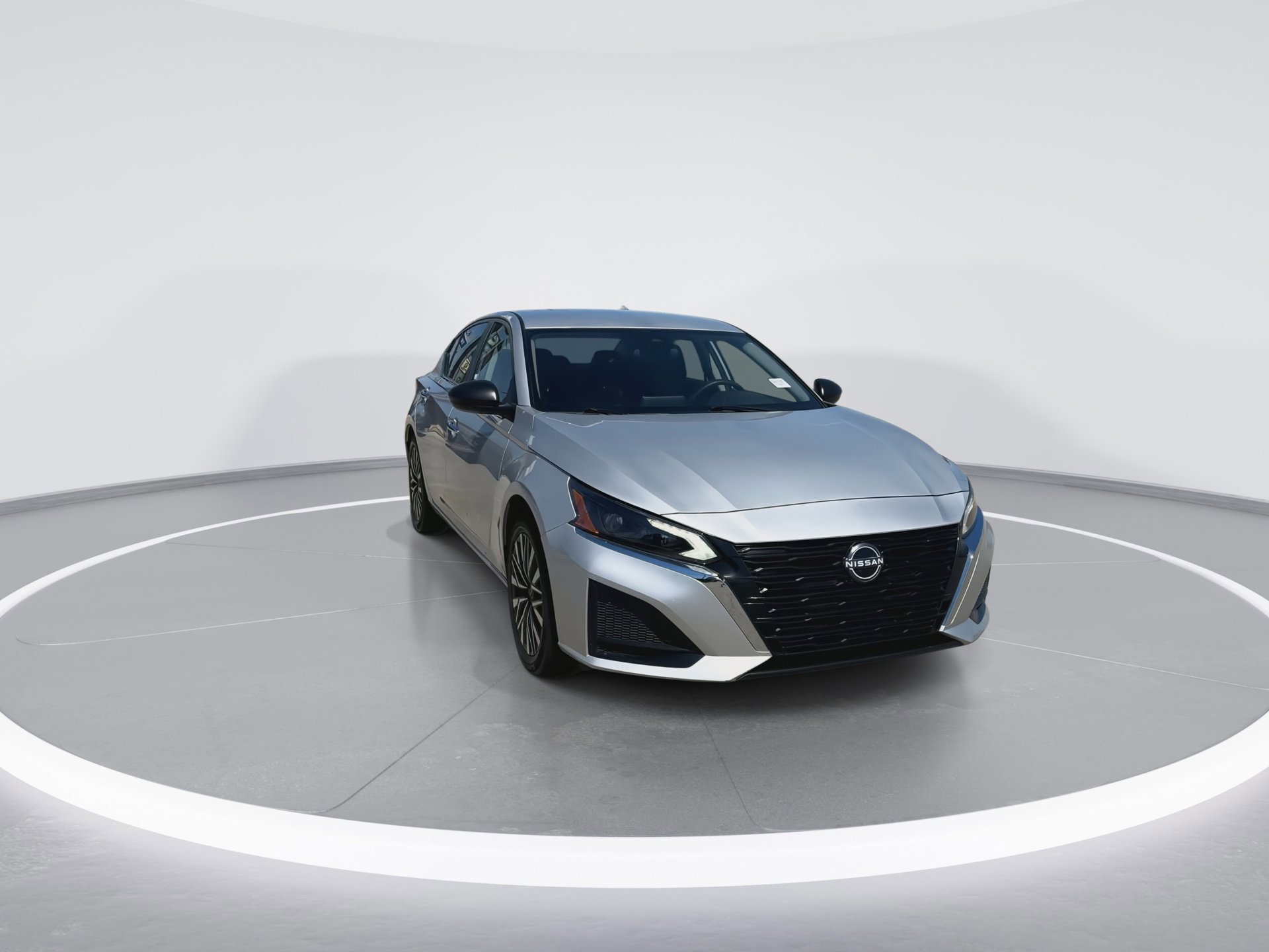 Used 2024 Nissan Altima 2.5 SV image 2