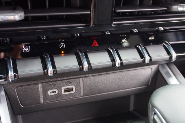 Used 2024 Chevrolet Colorado Z71 w/ Z71 Convenience Package 2 image 24