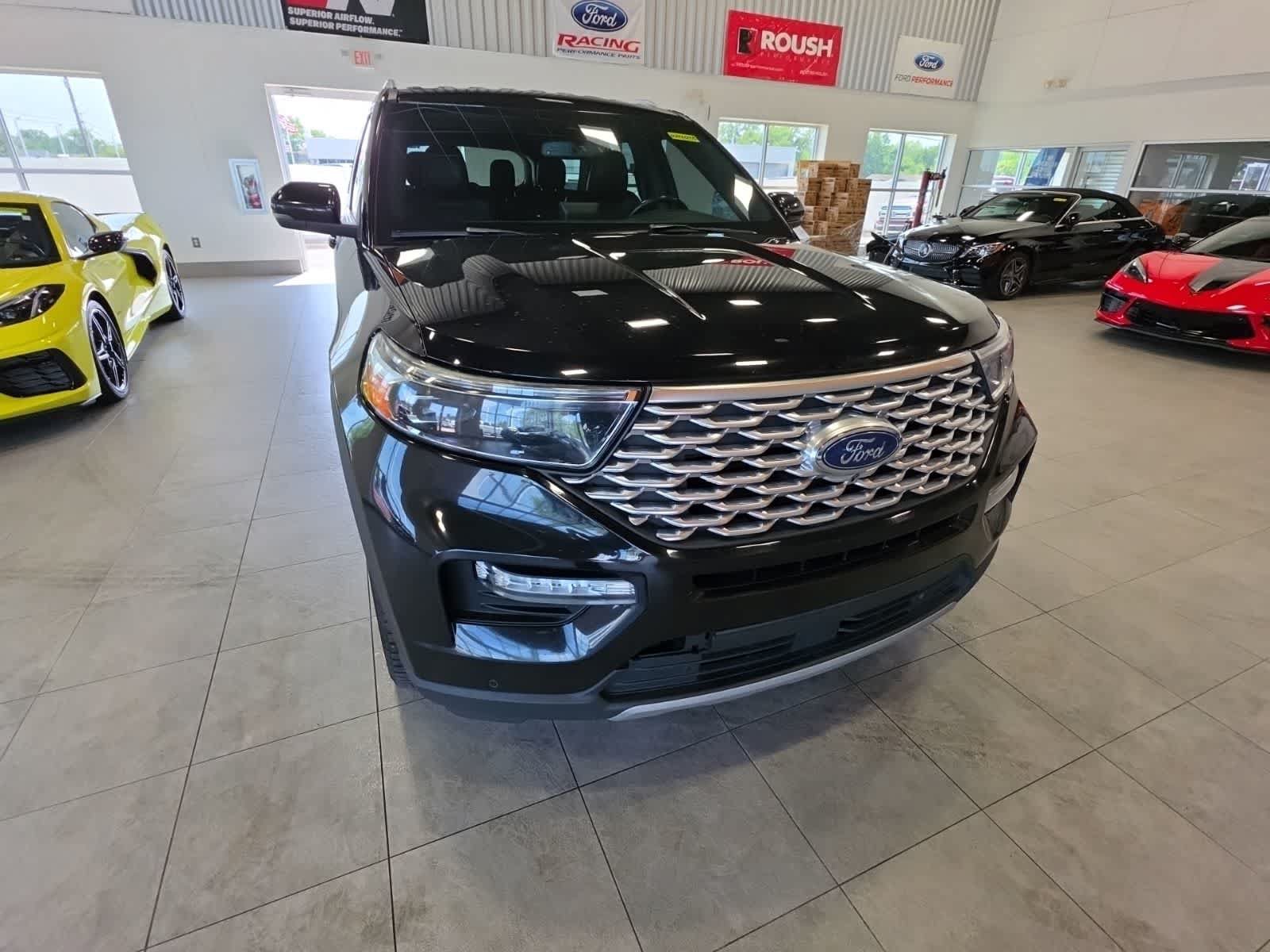 Certified 2022 Ford Explorer Platinum w/ Equipment Group 601A AWD/4WD image 4