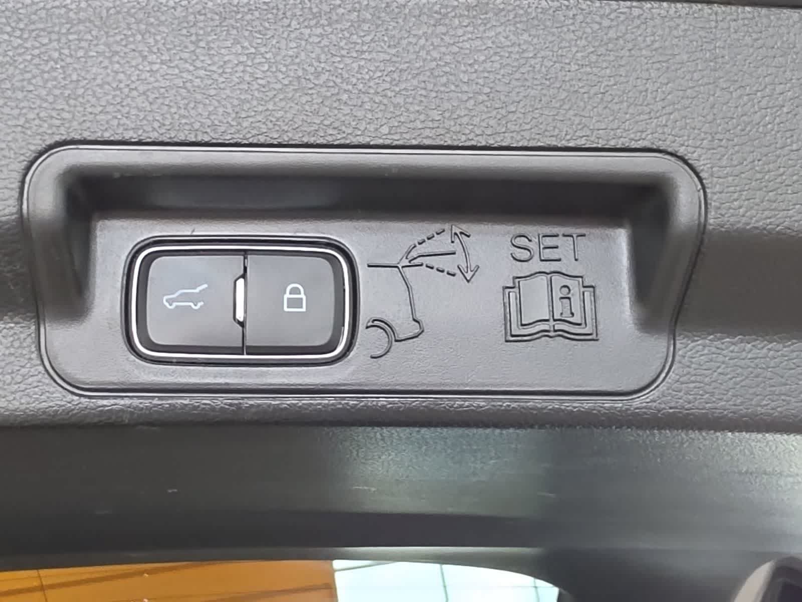 Certified 2021 Ford Explorer XLT w/ Equipment Group 202A AWD/4WD image 35