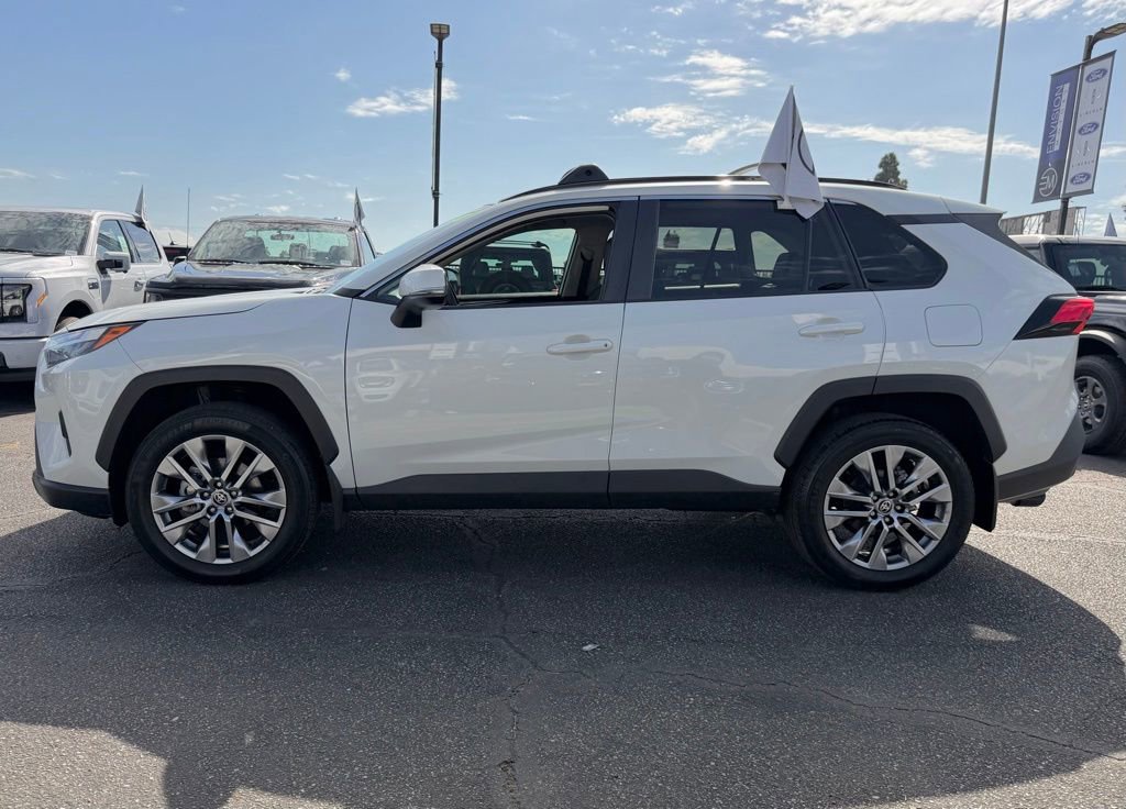 Used 2022 Toyota RAV4 XLE Premium image 5