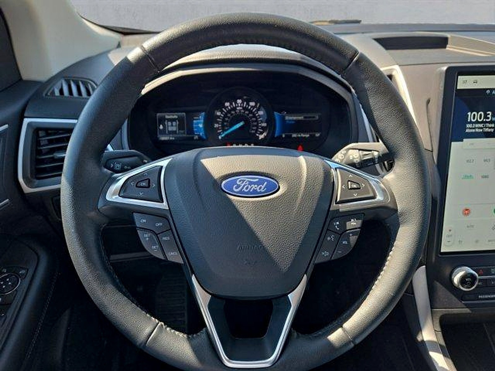 Certified 2024 Ford Edge SEL w/ Convenience Package AWD/4WD image 12