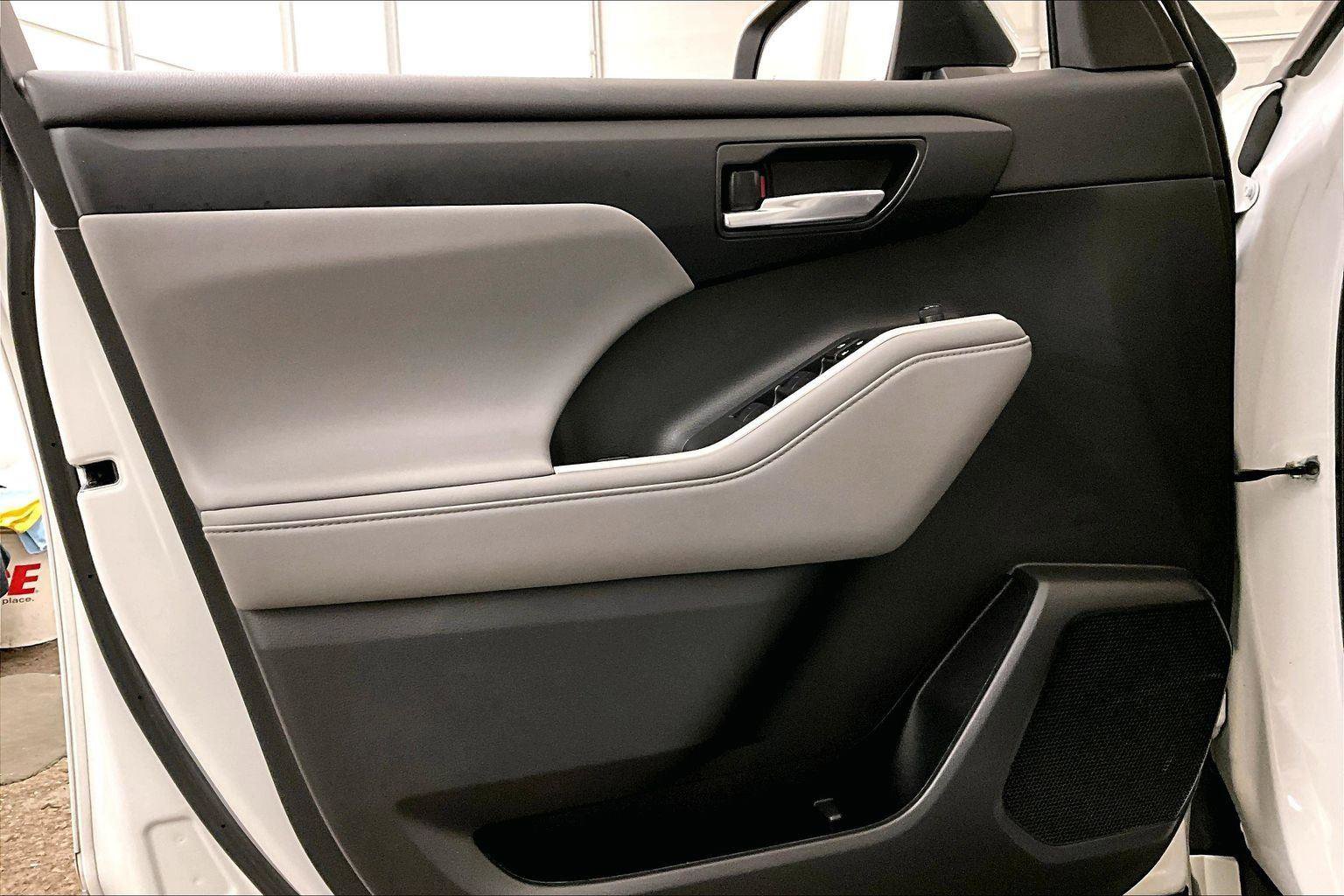 Used 2022 Toyota Highlander XLE image 22