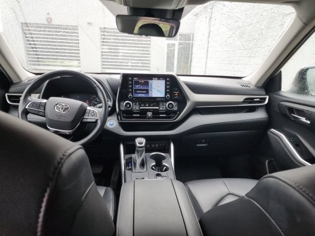 Used 2021 Toyota Highlander XLE AWD/4WD image 31