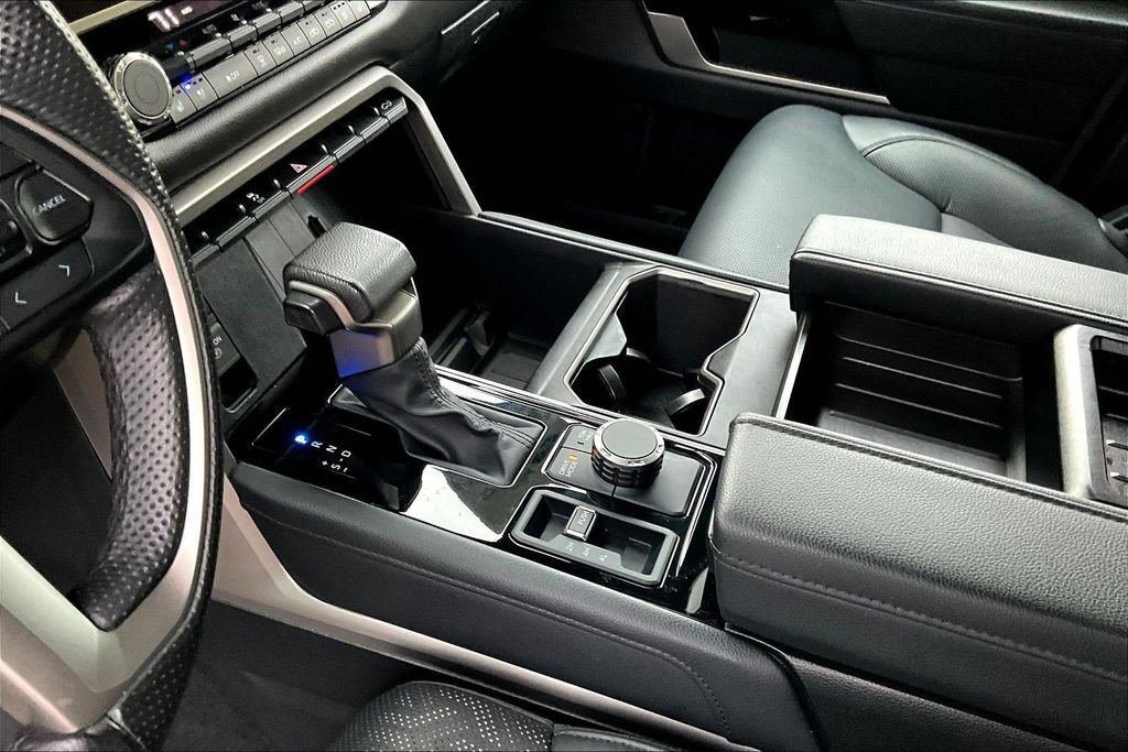Used 2025 Toyota Tundra Limited AWD/4WD image 21