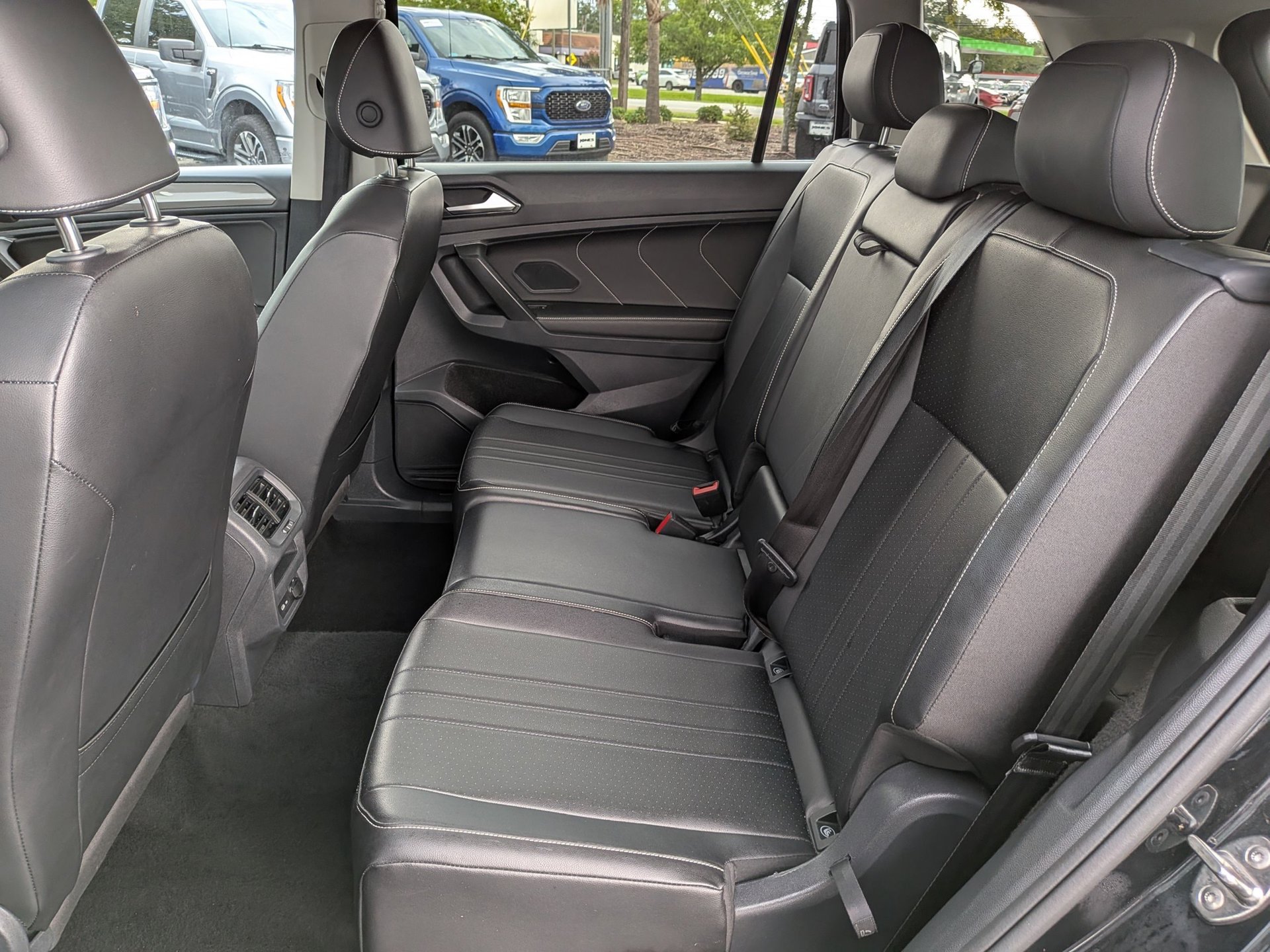 Used 2024 Volkswagen Tiguan SE FWD image 15