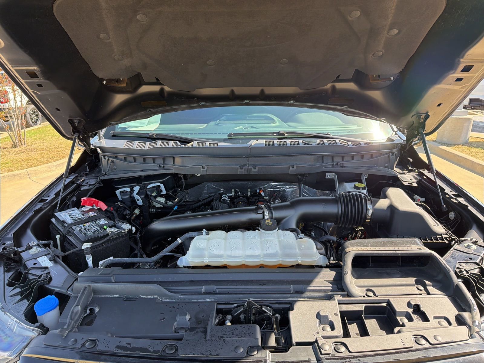 Certified 2025 Ford F150 Platinum w/ FX4 Off-Road Package image 14