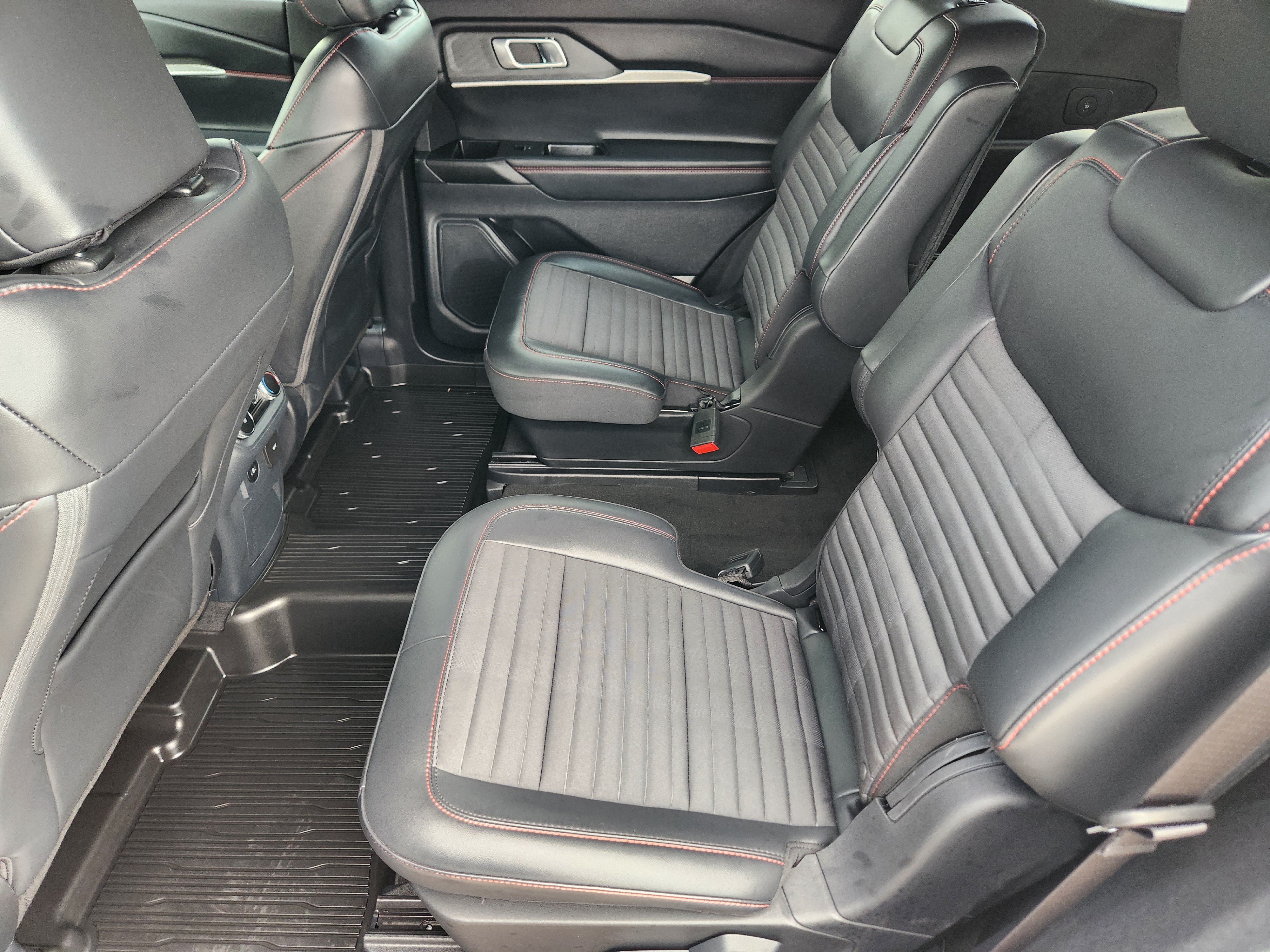 Certified 2025 Ford Explorer ST-Line AWD/4WD image 22