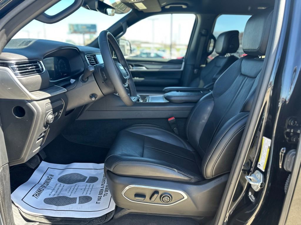 Used 2024 Jeep Wagoneer Series II w/ Flexible Seating Group image 14