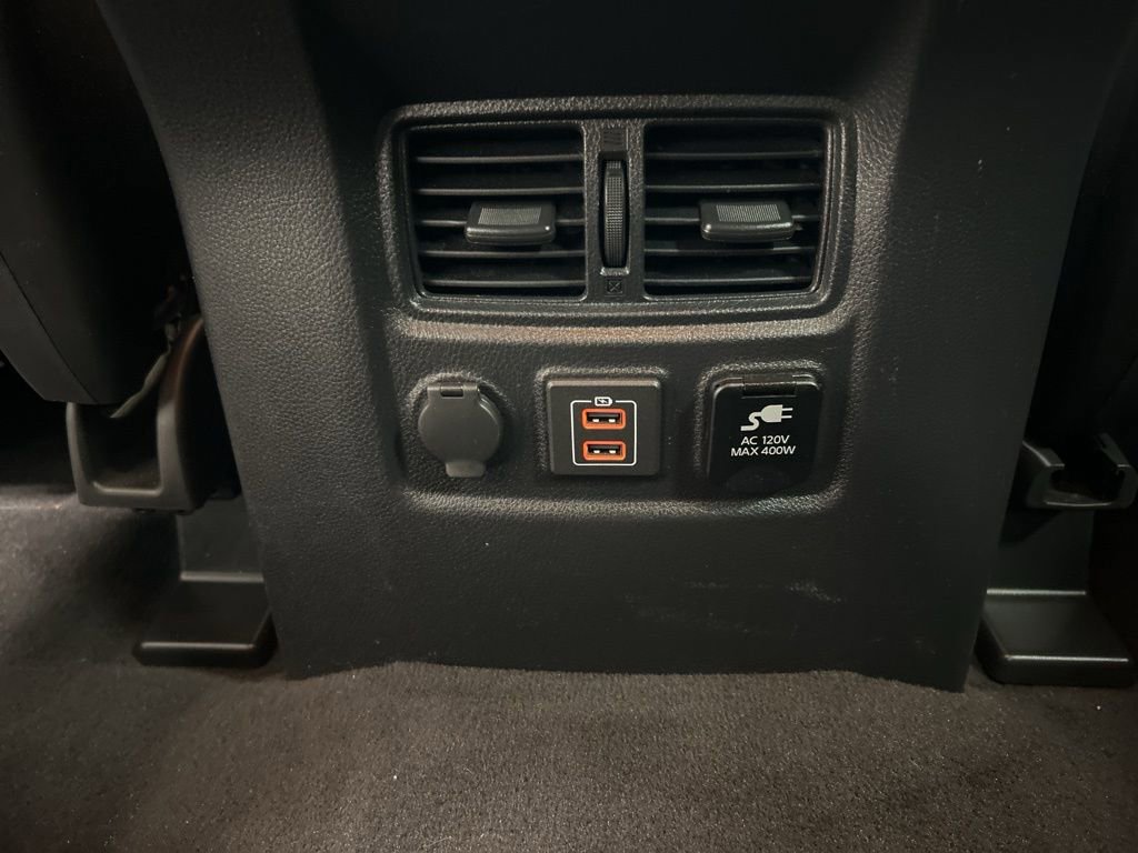 Used 2020 Nissan Titan SV w/ SV Convenience Package image 24