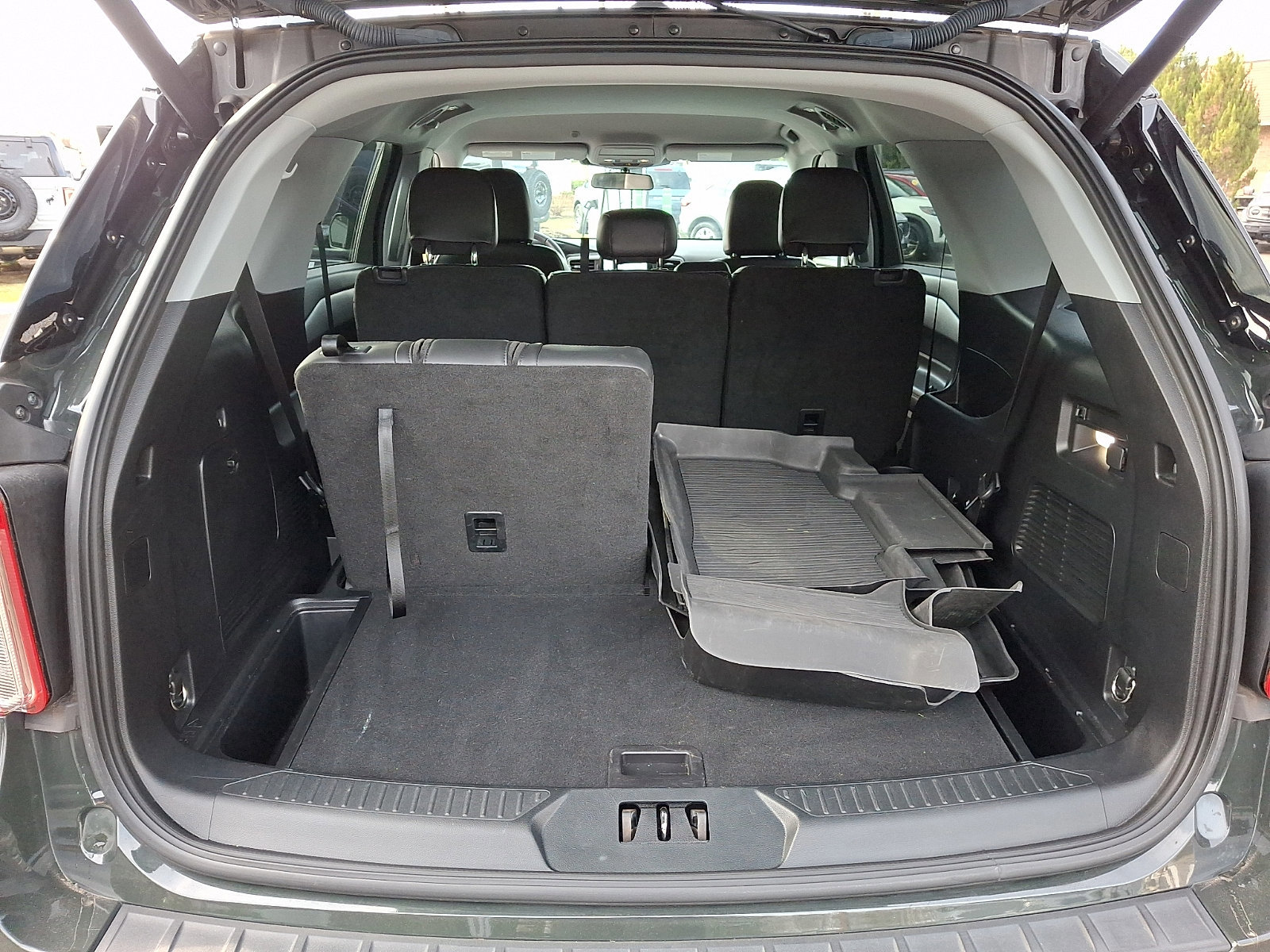 Certified 2022 Ford Explorer XLT w/ Equipment Group 202A image 28