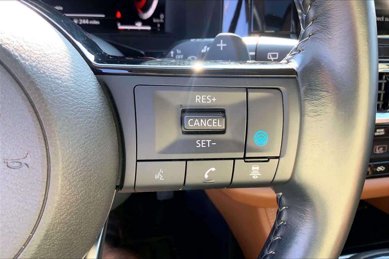 Used 2023 Nissan Pathfinder Platinum AWD/4WD image 24