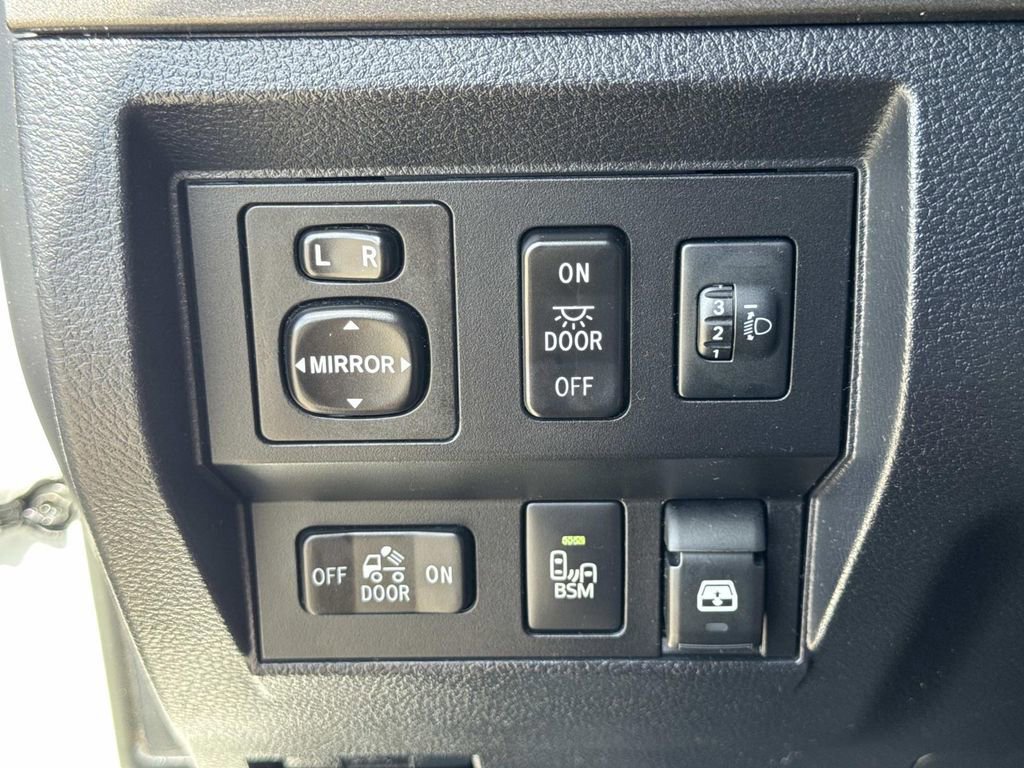 Used 2017 Toyota Tundra SR5 w/ SR5 Upgrade Package image 17