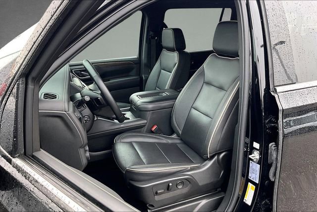 Used 2024 Chevrolet Suburban Premier image 25