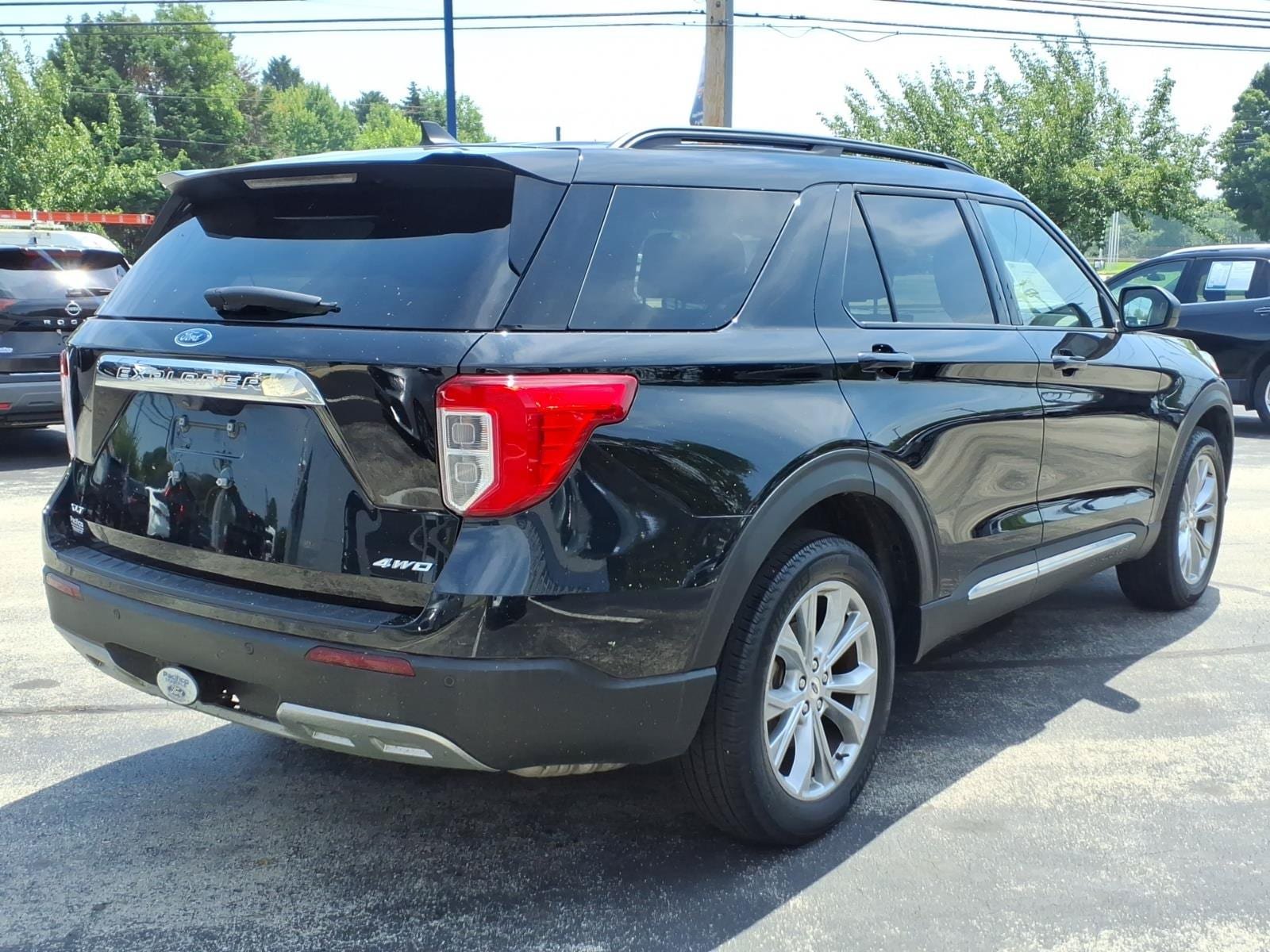 Certified 2024 Ford Explorer XLT w/ Equipment Group 202A AWD/4WD image 4