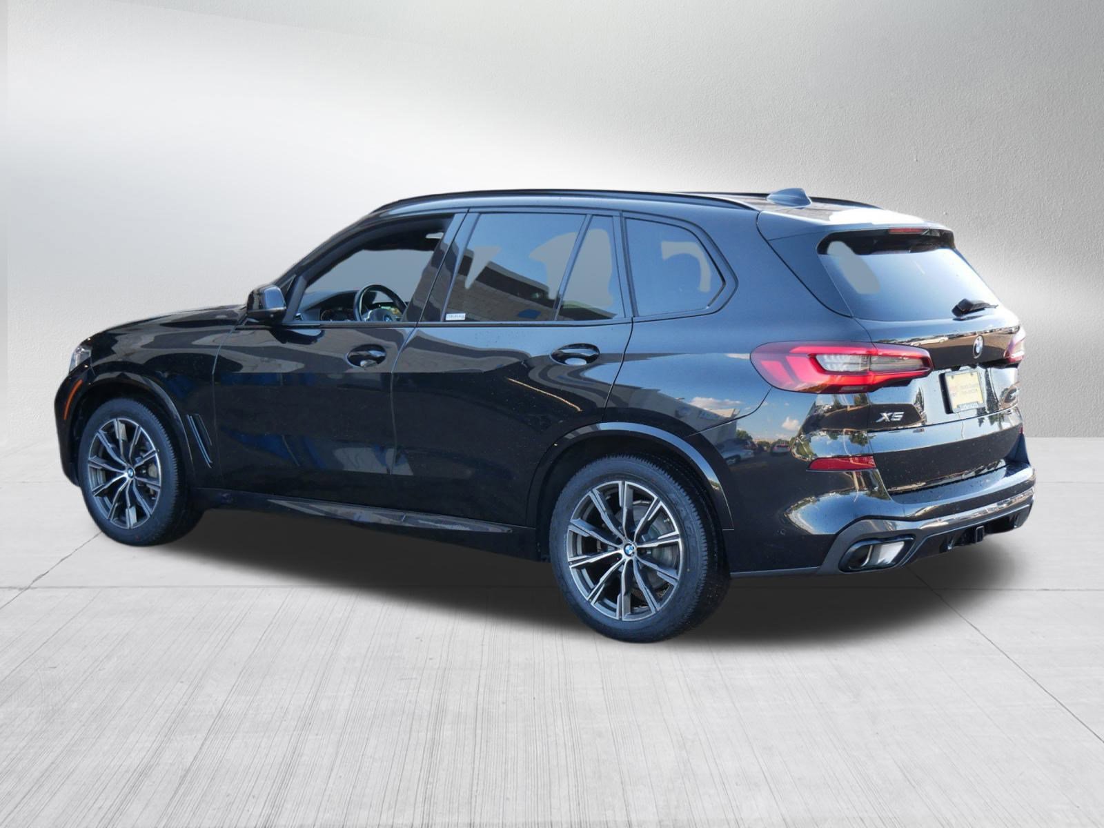 Used 2021 BMW X5 xDrive40i w/ M Sport Package image 5