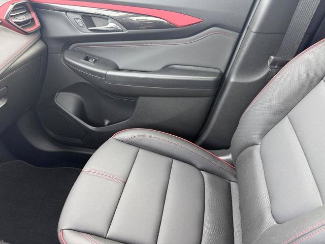 Used 2025 Chevrolet TrailBlazer RS w/ Convenience Package FWD image 19