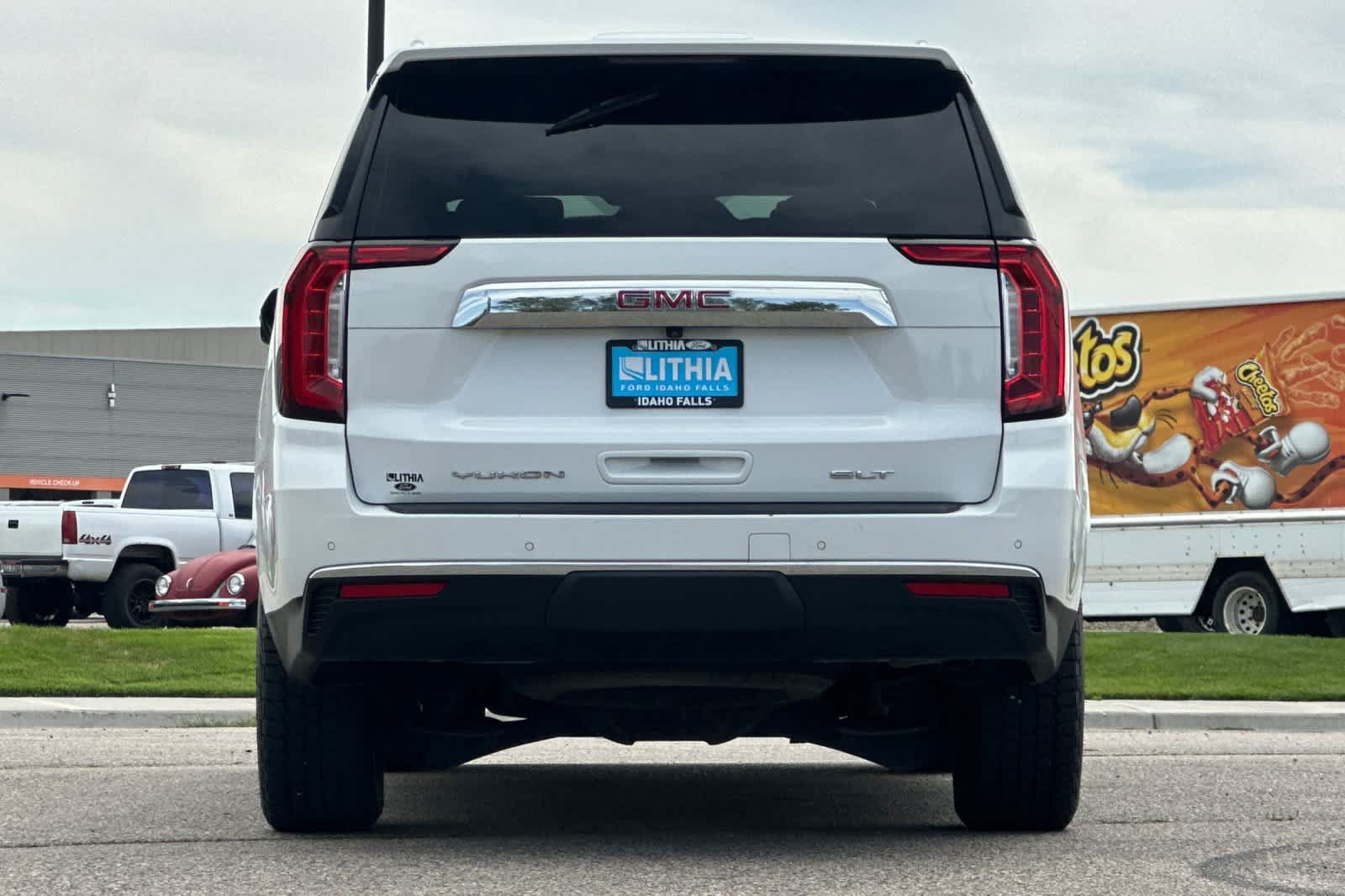 Used 2022 GMC Yukon XL SLT w/ SLT Premium Package AWD/4WD image 7