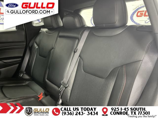 Used 2025 Jeep Compass Trailhawk w/ Trailer Tow Group AWD/4WD image 13