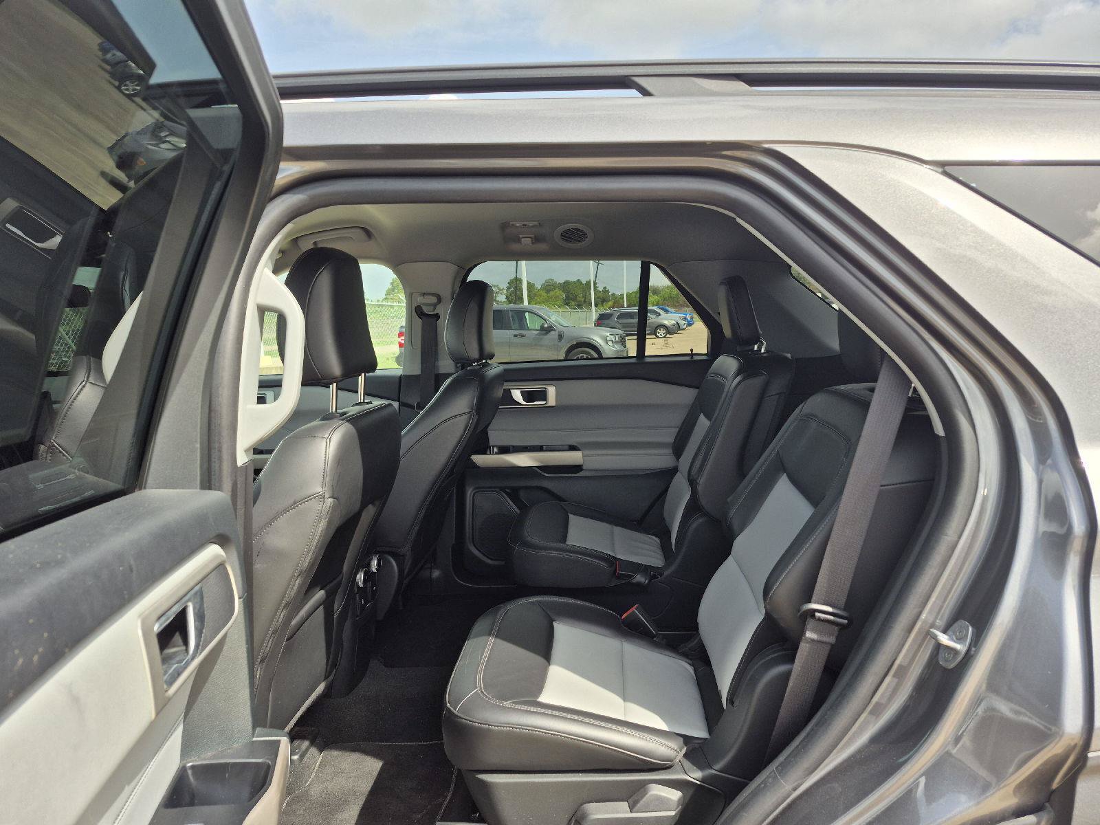 Certified 2023 Ford Explorer XLT w/ Equipment Group 202A RWD image 8