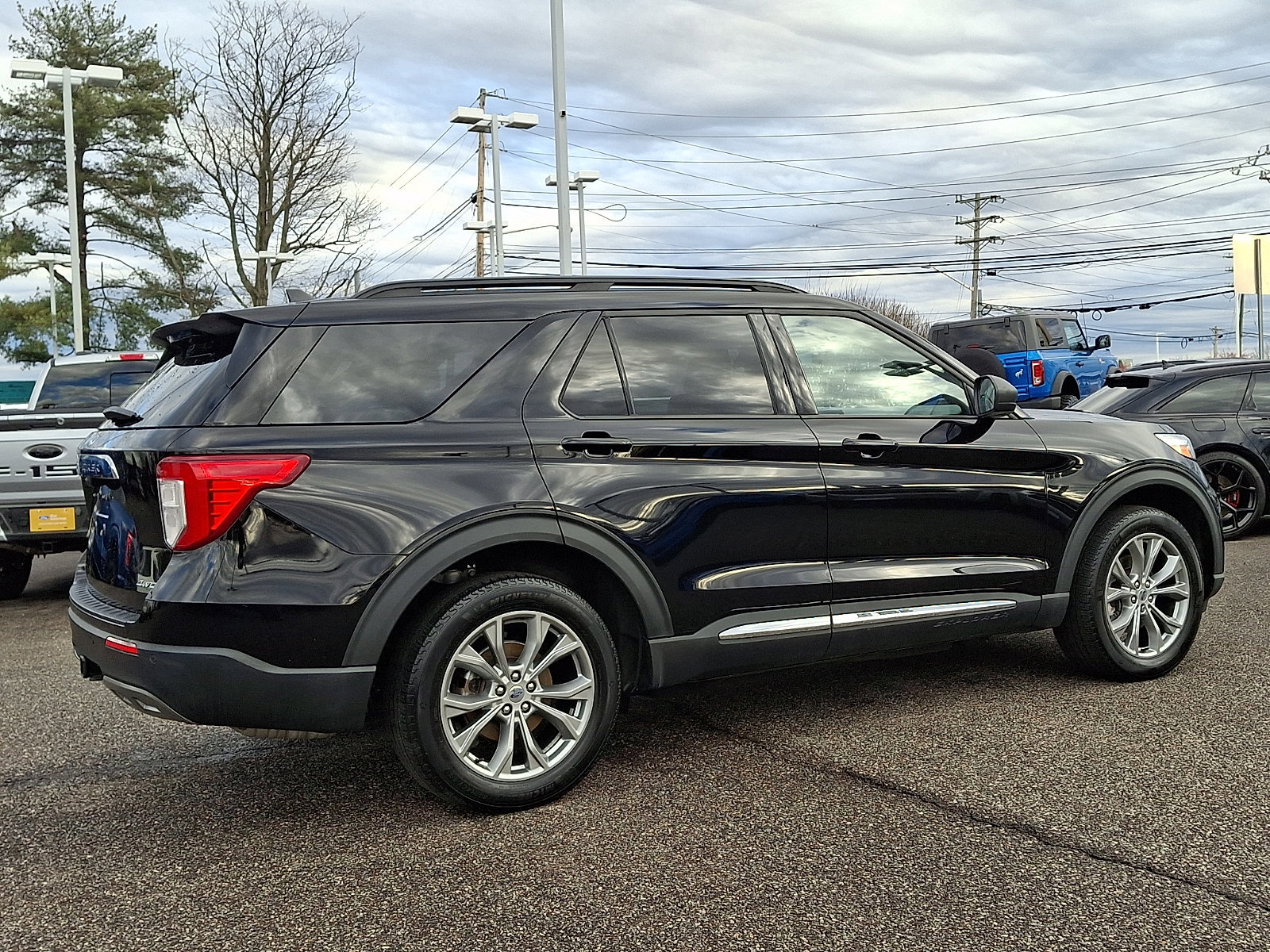 Certified 2022 Ford Explorer XLT w/ Equipment Group 202A image 8