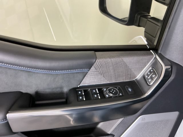 Certified 2025 Ford F350 Platinum w/ Tremor Off-Road Package AWD/4WD image 17