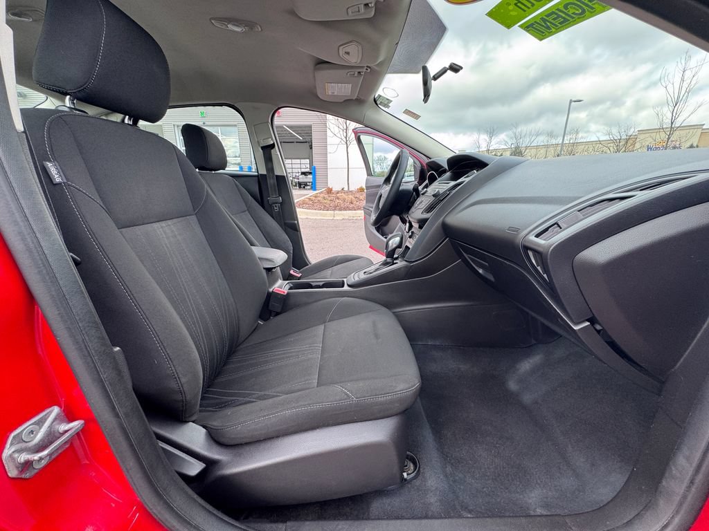 Certified 2017 Ford Focus SE FWD image 20