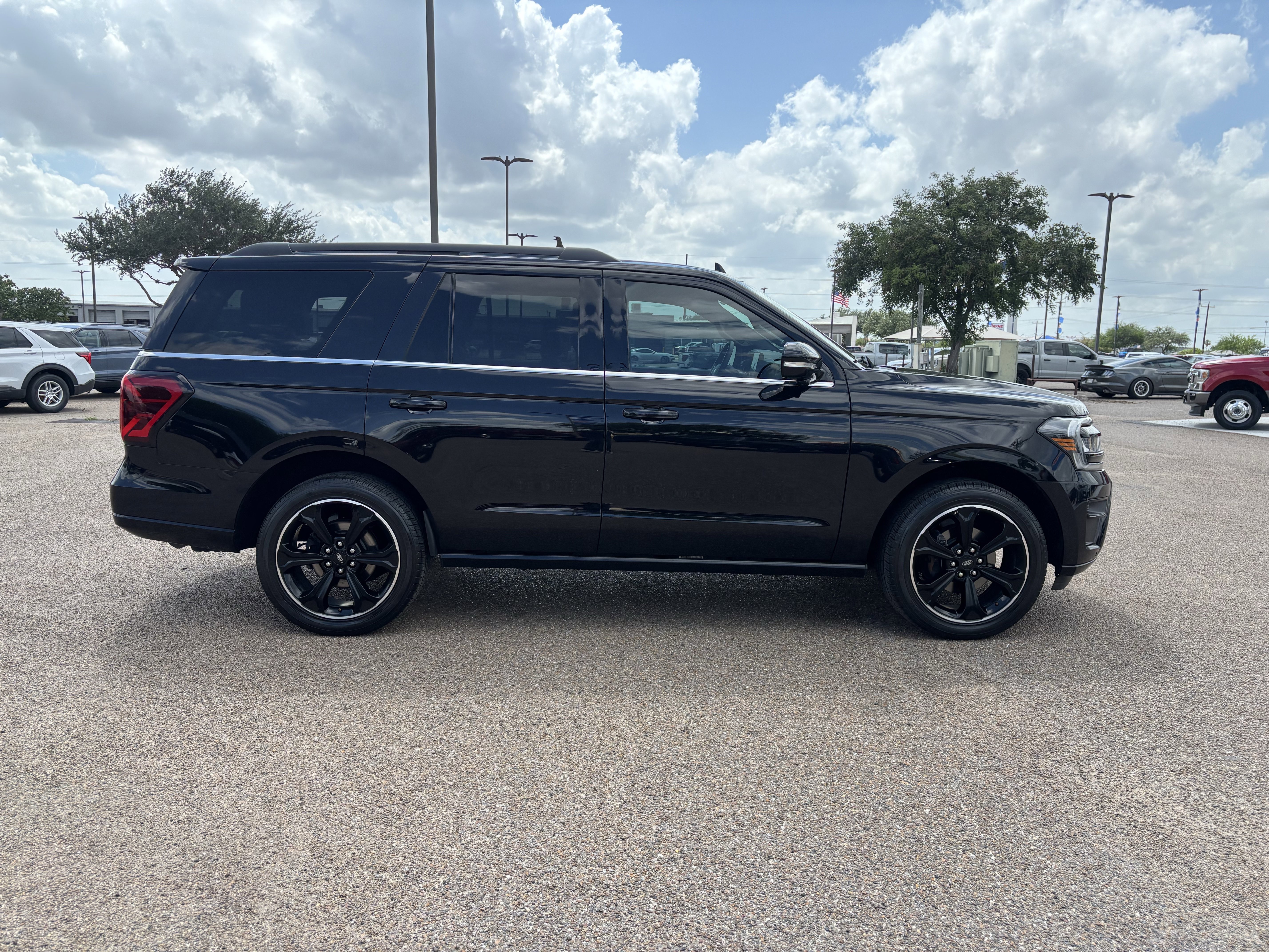 Certified 2023 Ford Expedition Limited RWD image 4