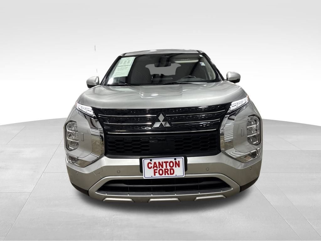 Used 2024 Mitsubishi Outlander SE Black Edition image 8