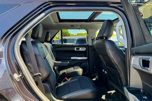 Certified 2021 Ford Explorer Limited w/ Equipment Group 301A image 11