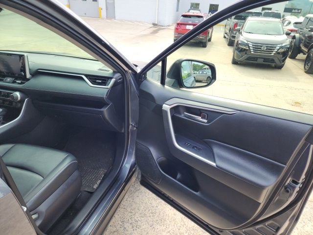 Used 2021 Toyota RAV4 XLE Premium AWD/4WD image 21